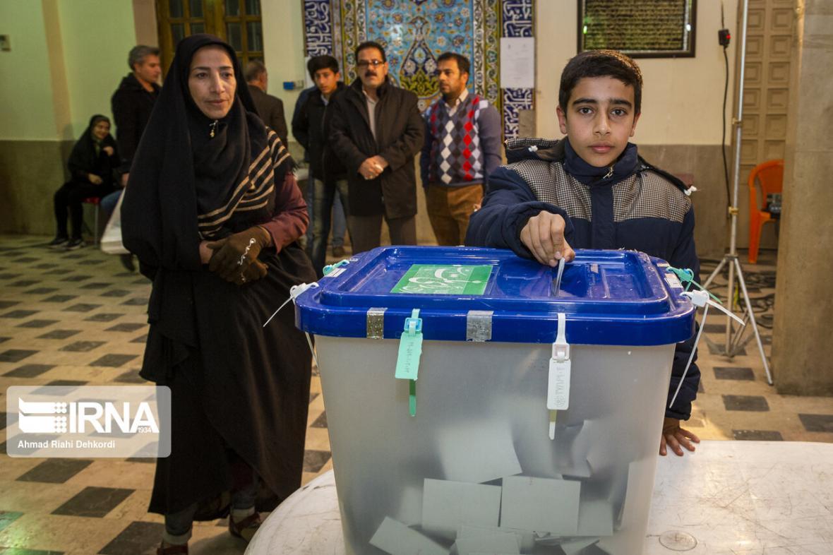 خبرنگاران زمان فرایند اخذ رای در چهارمحال و بختیاری به پایان رسید