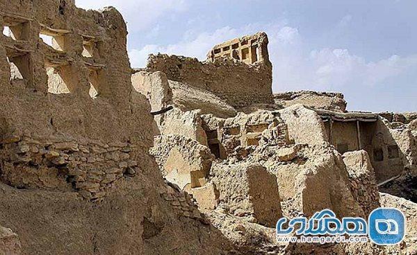 تپه آریایی ها یکی از جاذبه های دیدنی استان اصفهان است