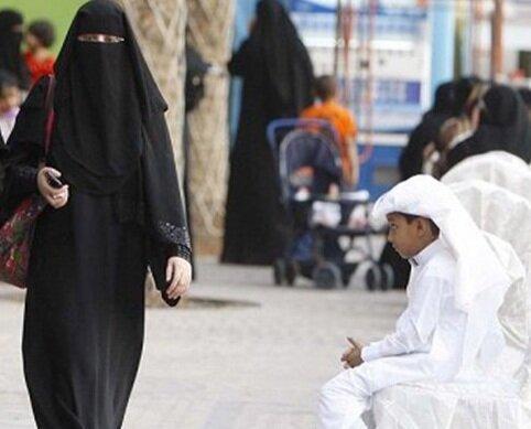 ببینید ، این زن تحصیلکرده در خیابان ها دستفروشی می کند! ببینید ، این زن تحصیلکرده در خیابان ها دستفروشی می نماید!
